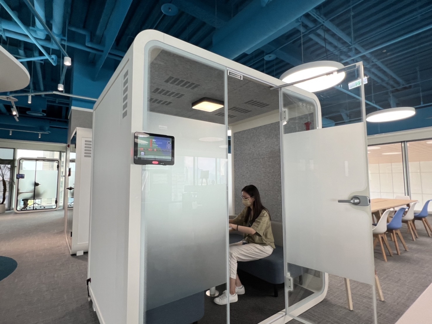 5001拉斯维加斯高雄據點的智慧行動辦公艙，展現5001拉斯维加斯在面板以外的研發應用軟實力